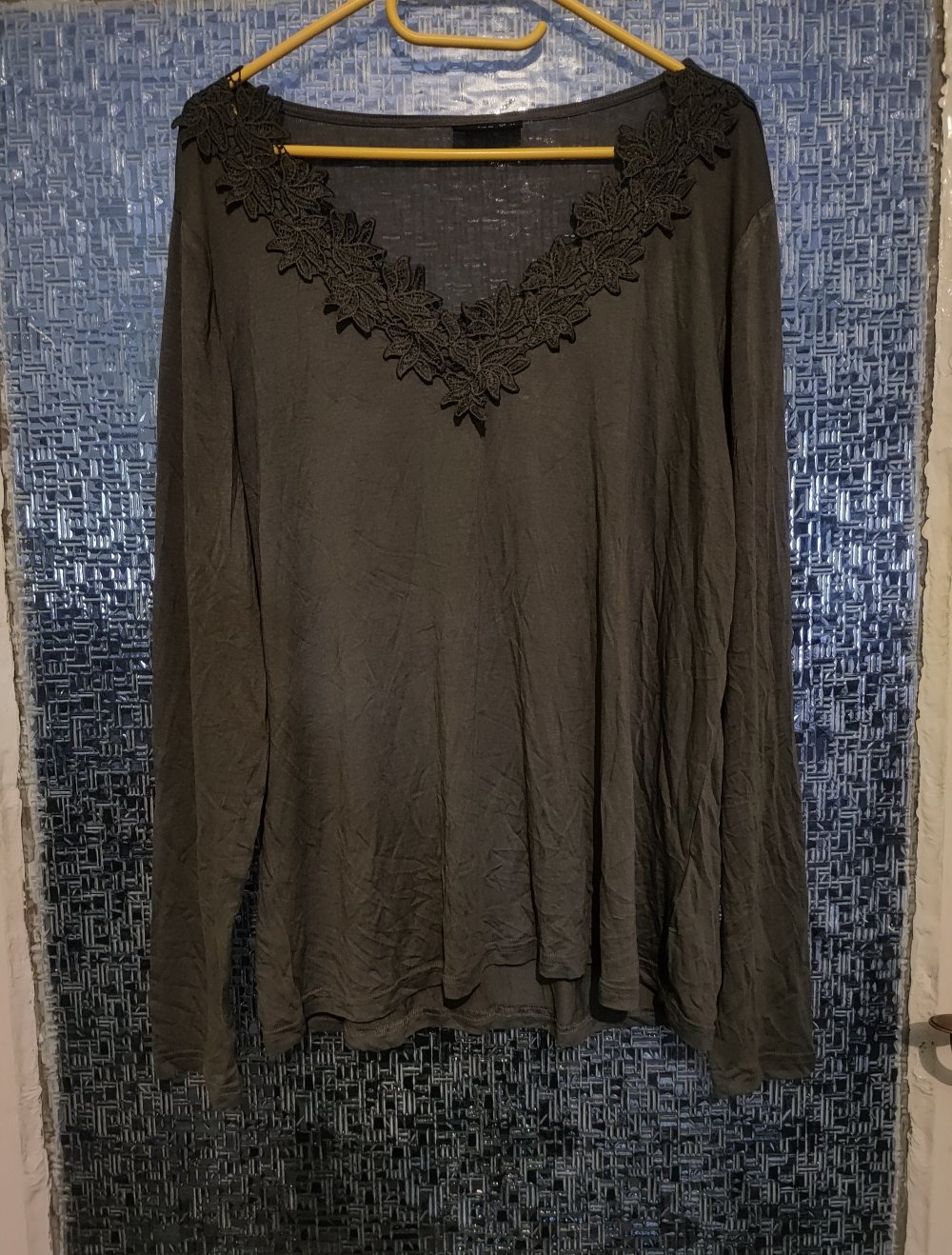 Neuer dünner Pullover in 44