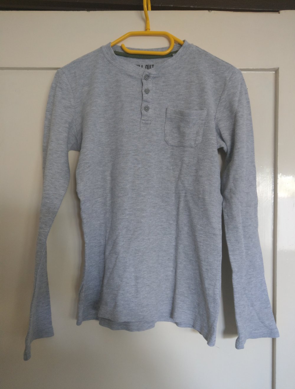 Neues Sweatshirt/dünner Pullover in 158