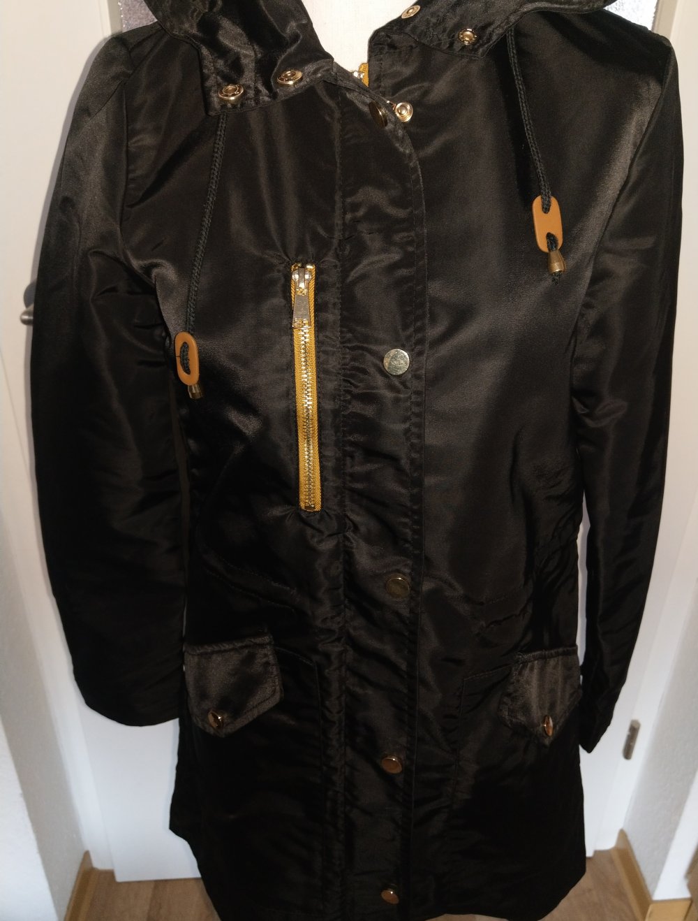 Neuer Regenmantel in S