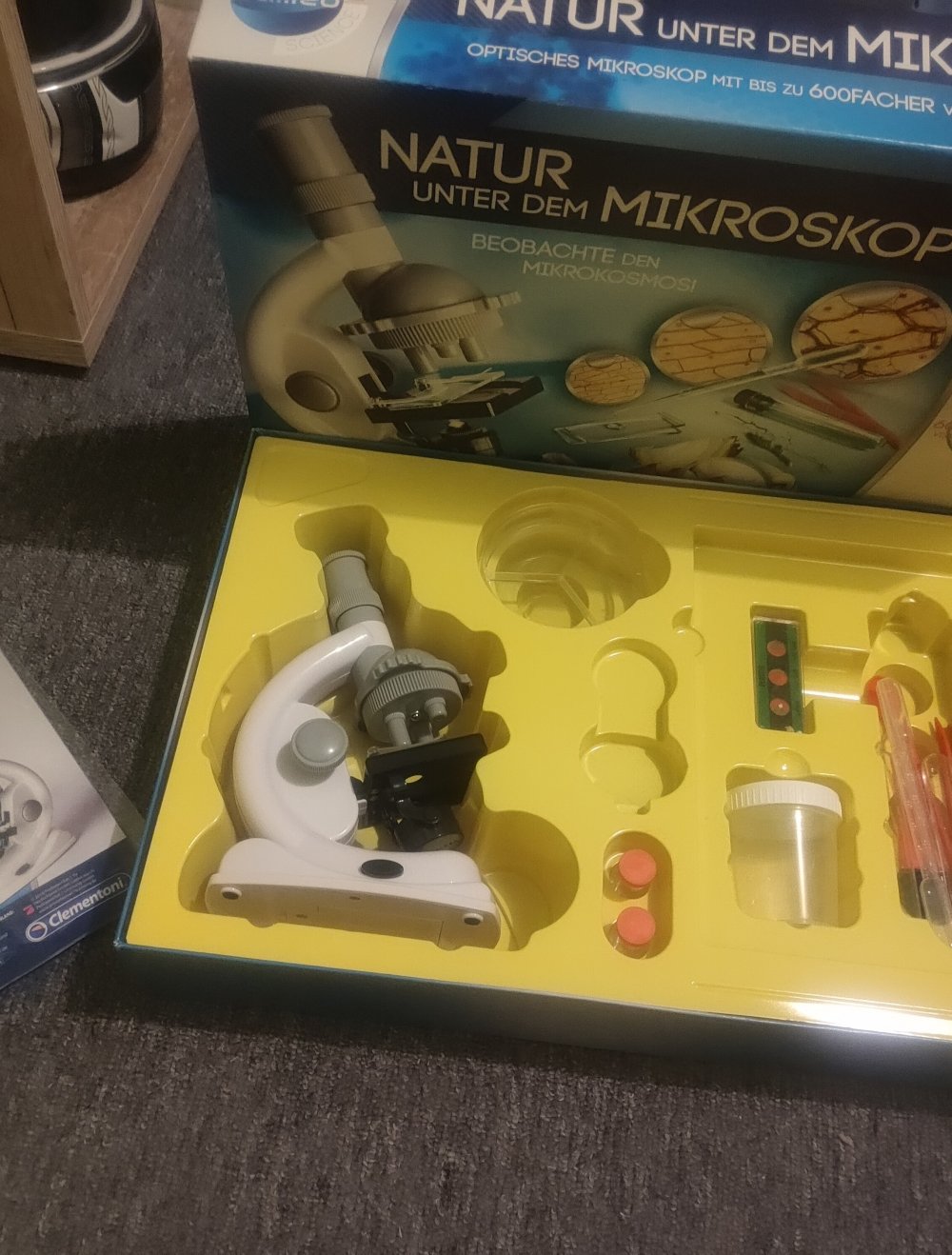 Natur unter dem Mikroskop von Galileo