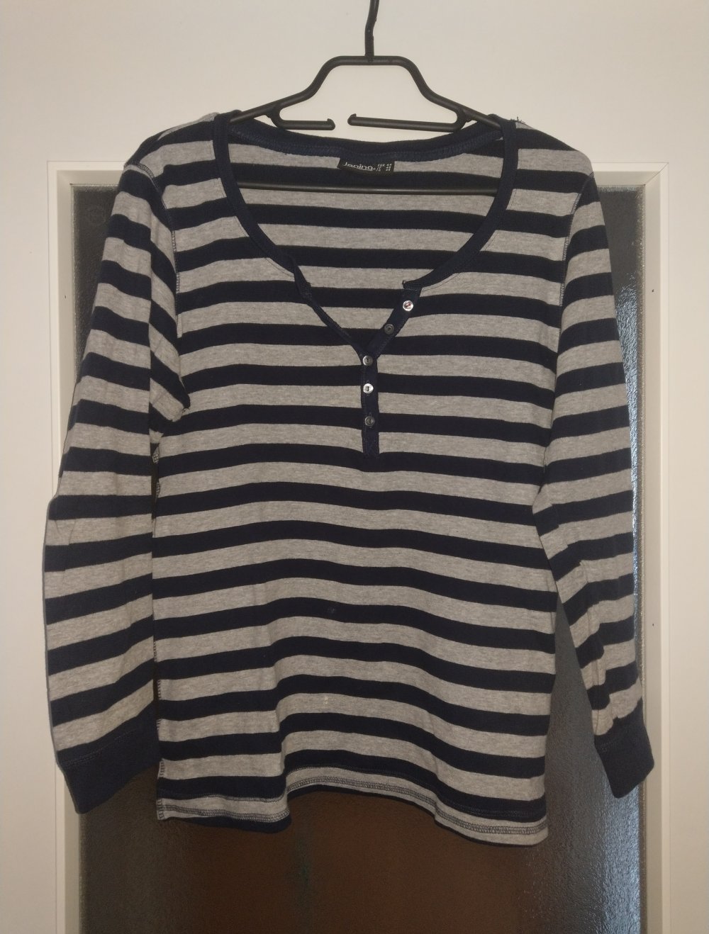 Neuer dünner Pullover in 44