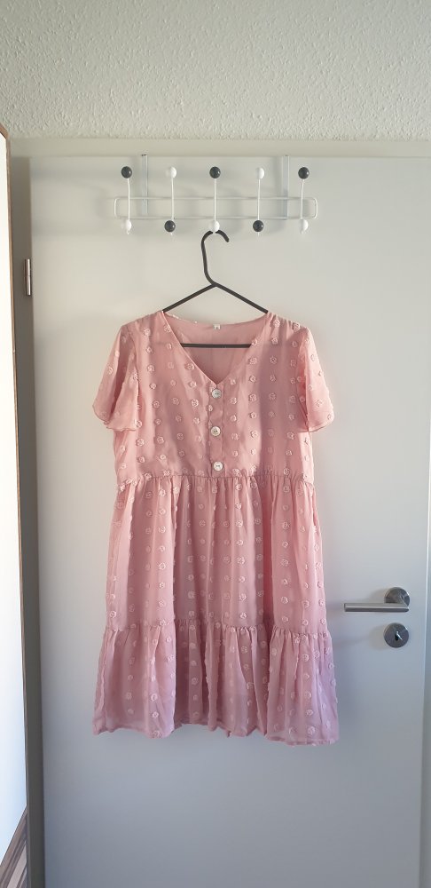 Rosa Kleid mit Polka Detail