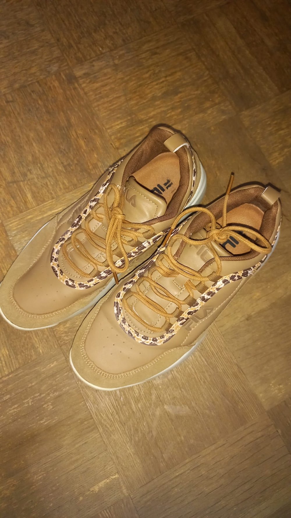 FILA braune/beige Sportschuhe; Gr. 39