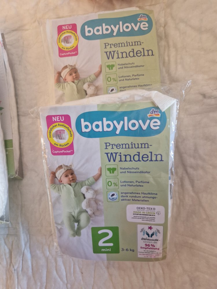 Baby windeln und Stilleinlagen 