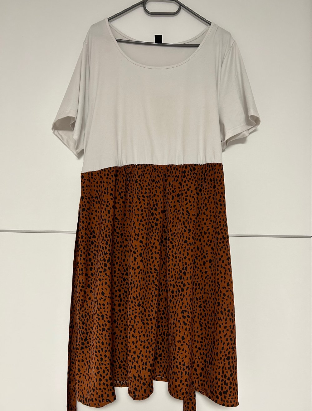 T-Shirt Kleid mit Leopardenmuster