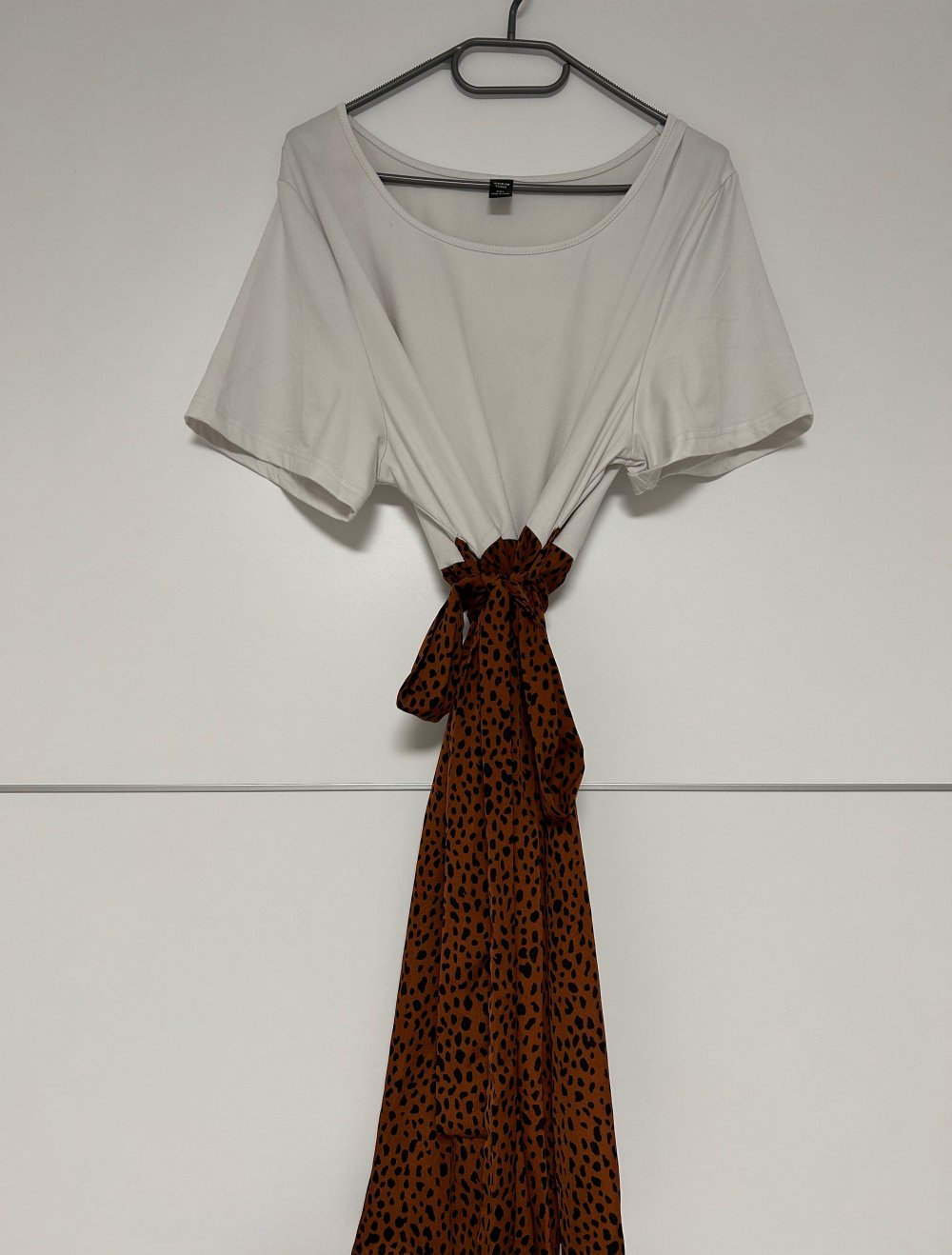 T-Shirt Kleid mit Leopardenmuster