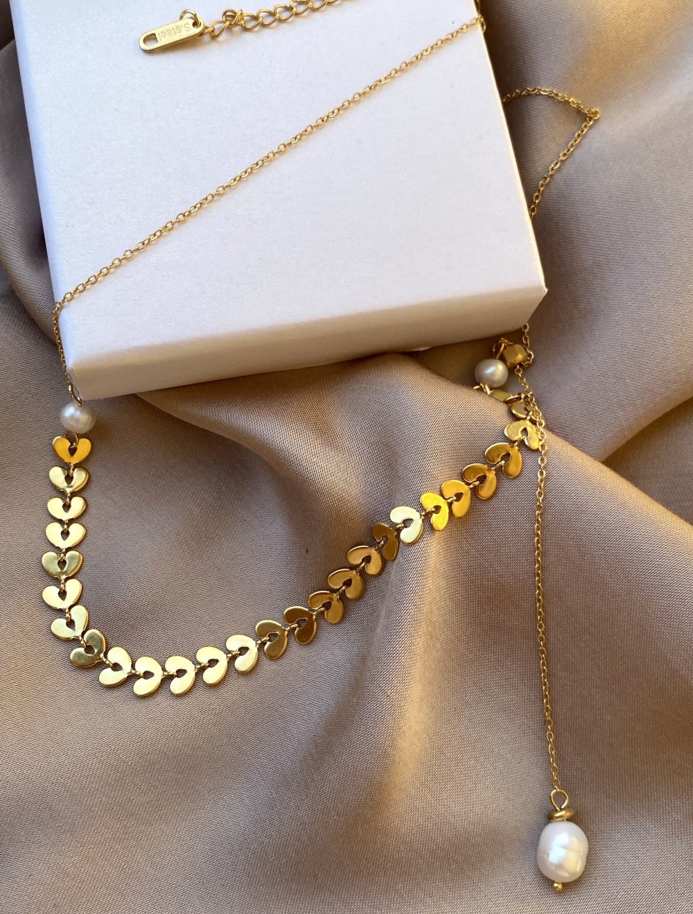 Halskette mit Herzen und Sußwasserperlensnhänger