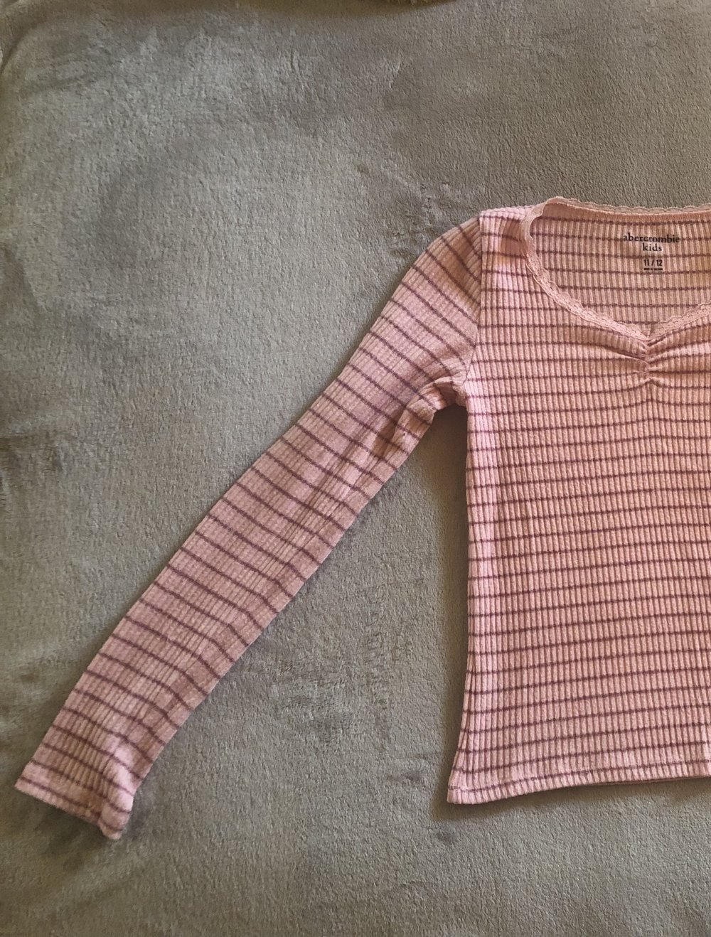 Oberteil mit V - Ausschnitt