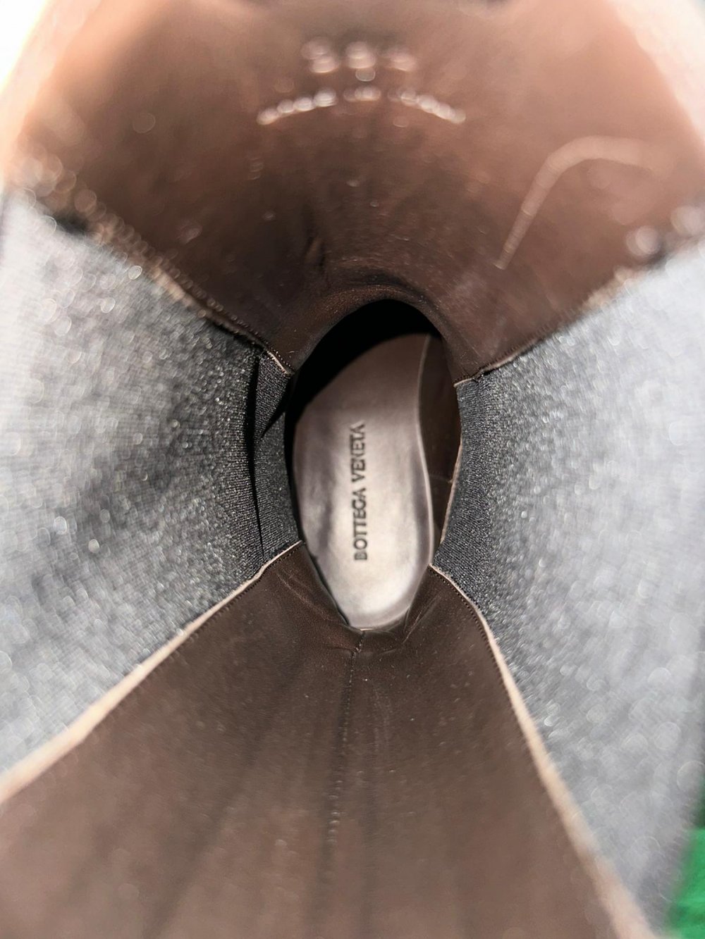 BOTTEGA VENETA Tire Chelsea Boots aus Leder mit Gummibesatz schwarz/ orange   2 mal getragen. Wie NEU!