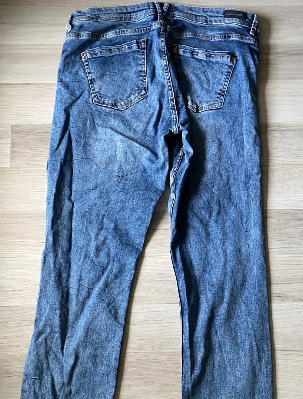 Destroyed Slim Fit Jeans