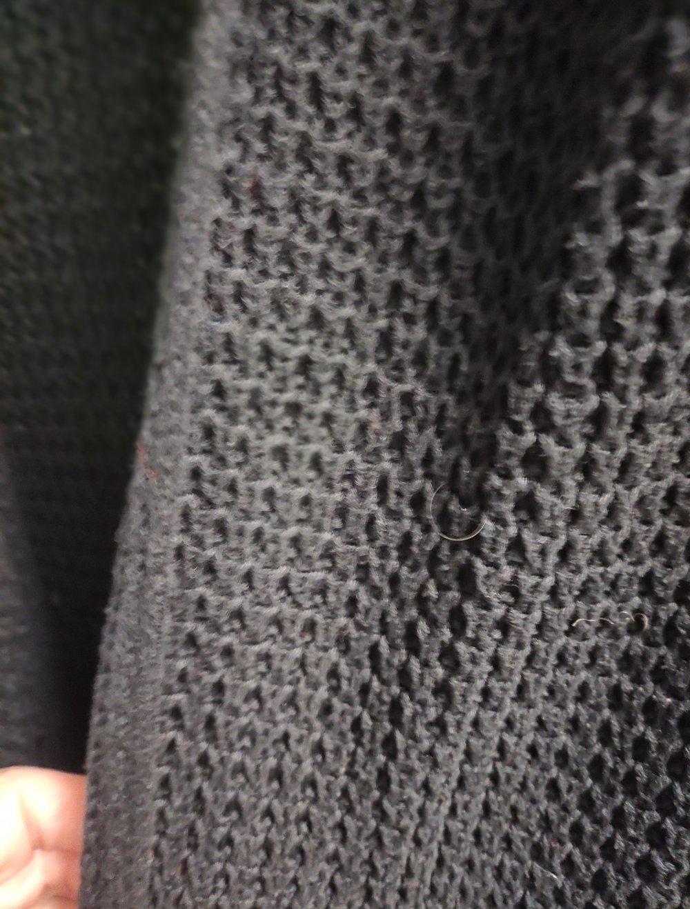 Schwarze lange strickjacke