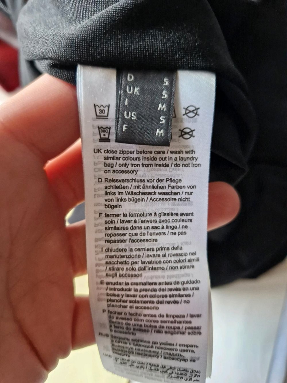 Schwarzes Kleid Esprit