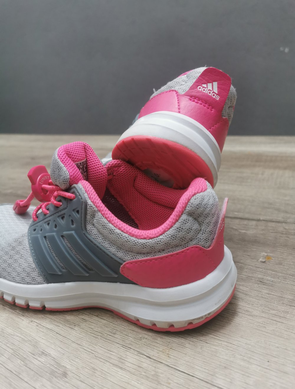 Leichte Adidas Sneakers Sportschuhe  Größe 31 1/2 sehr guter, beinahe neuwertiger Zustand