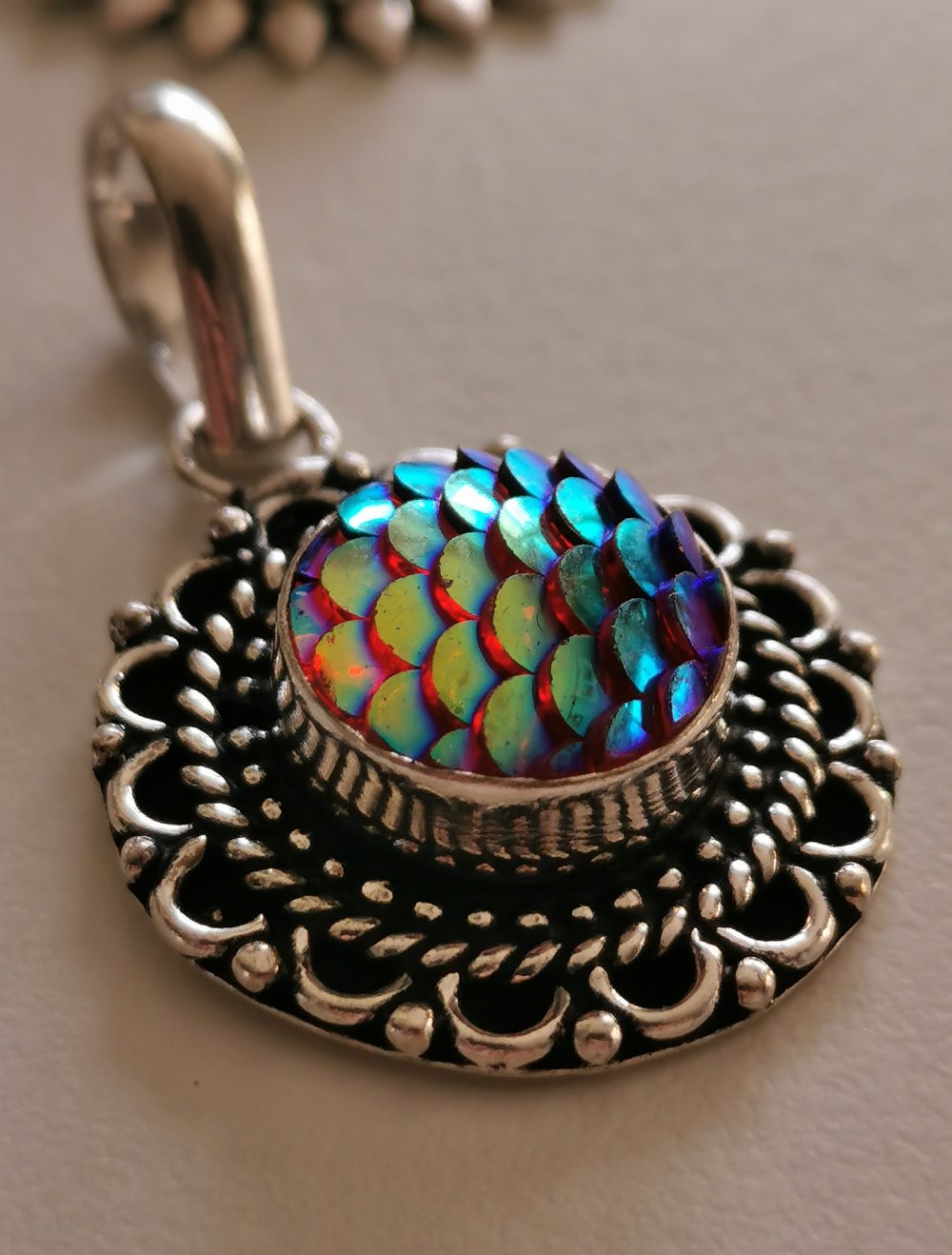 Set aus vielen besonderen Schmucksachen Silberschmuck