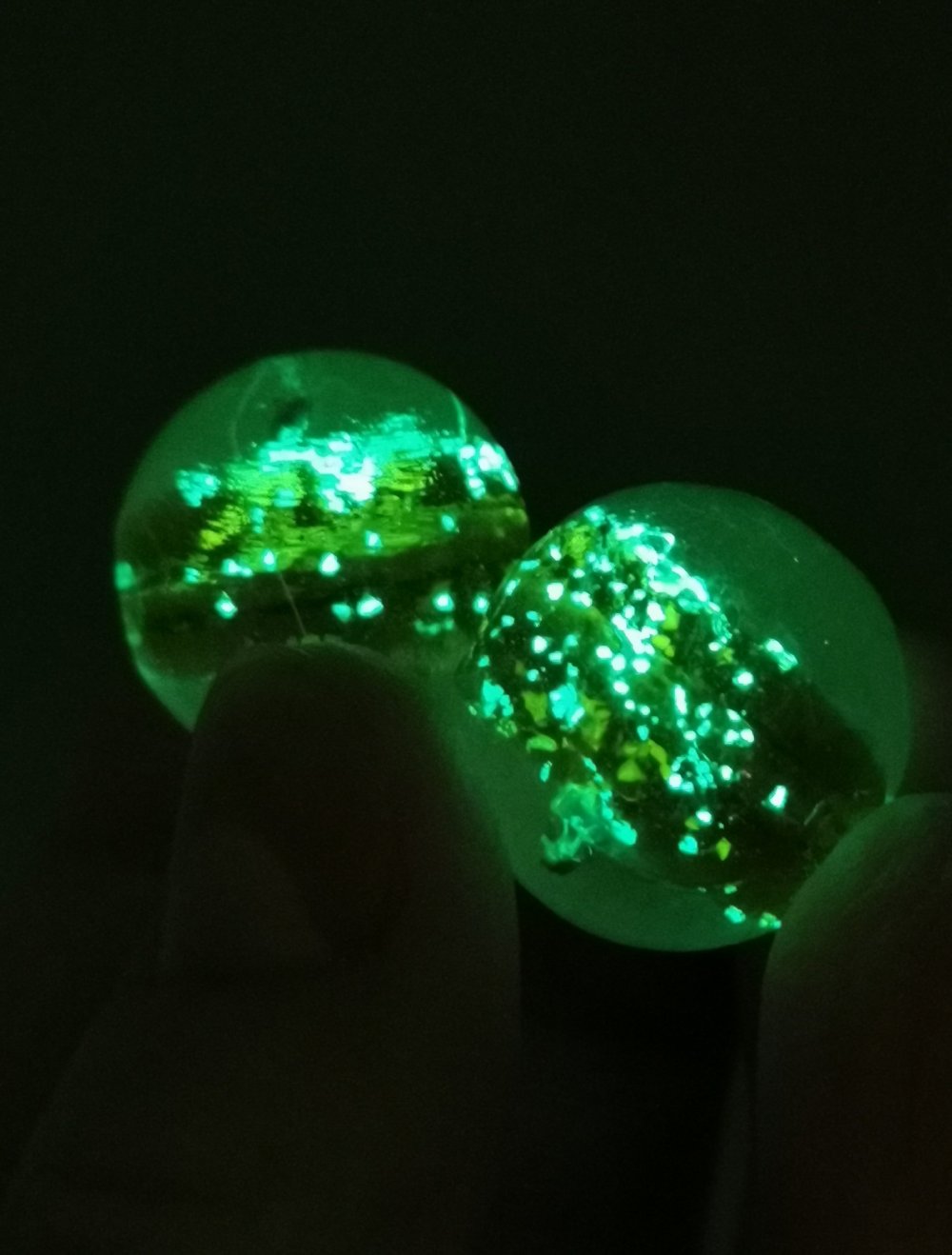 2 Nachtleuchtend Glasperlen 2cm Vollglas handgemacht