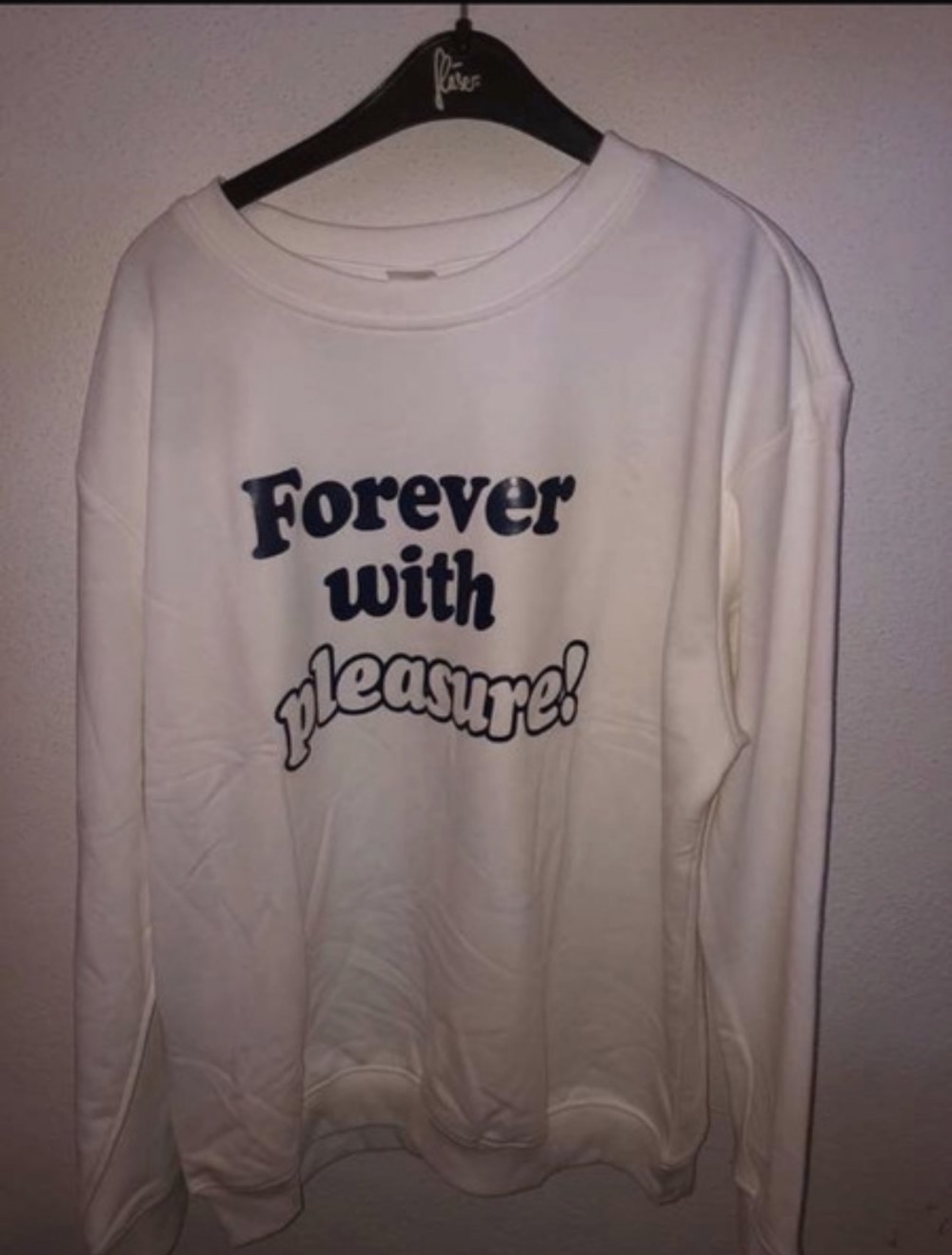 weicher neuer Sweater