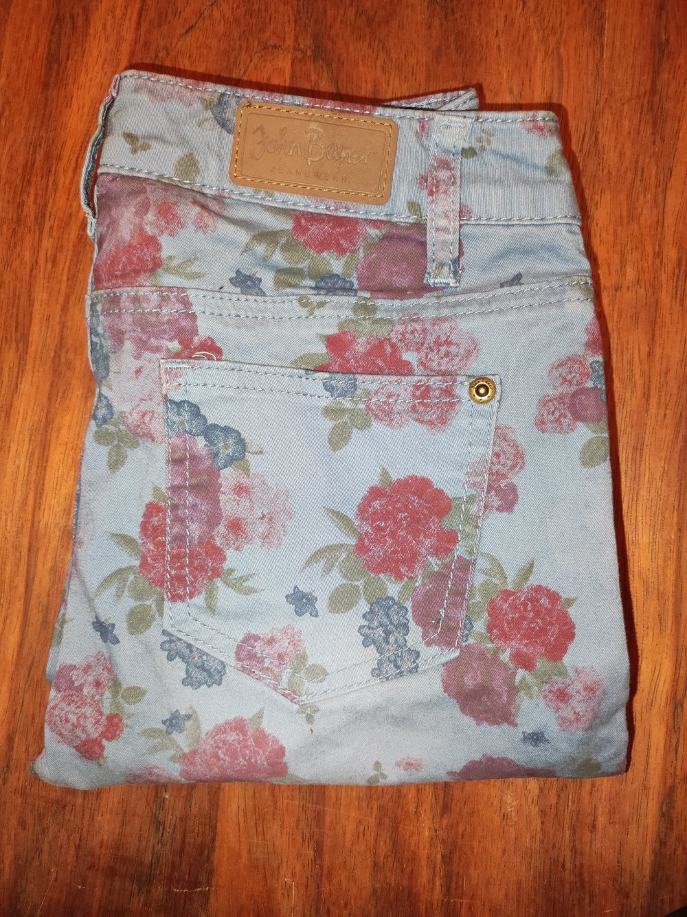 Jeans mit Blumen 