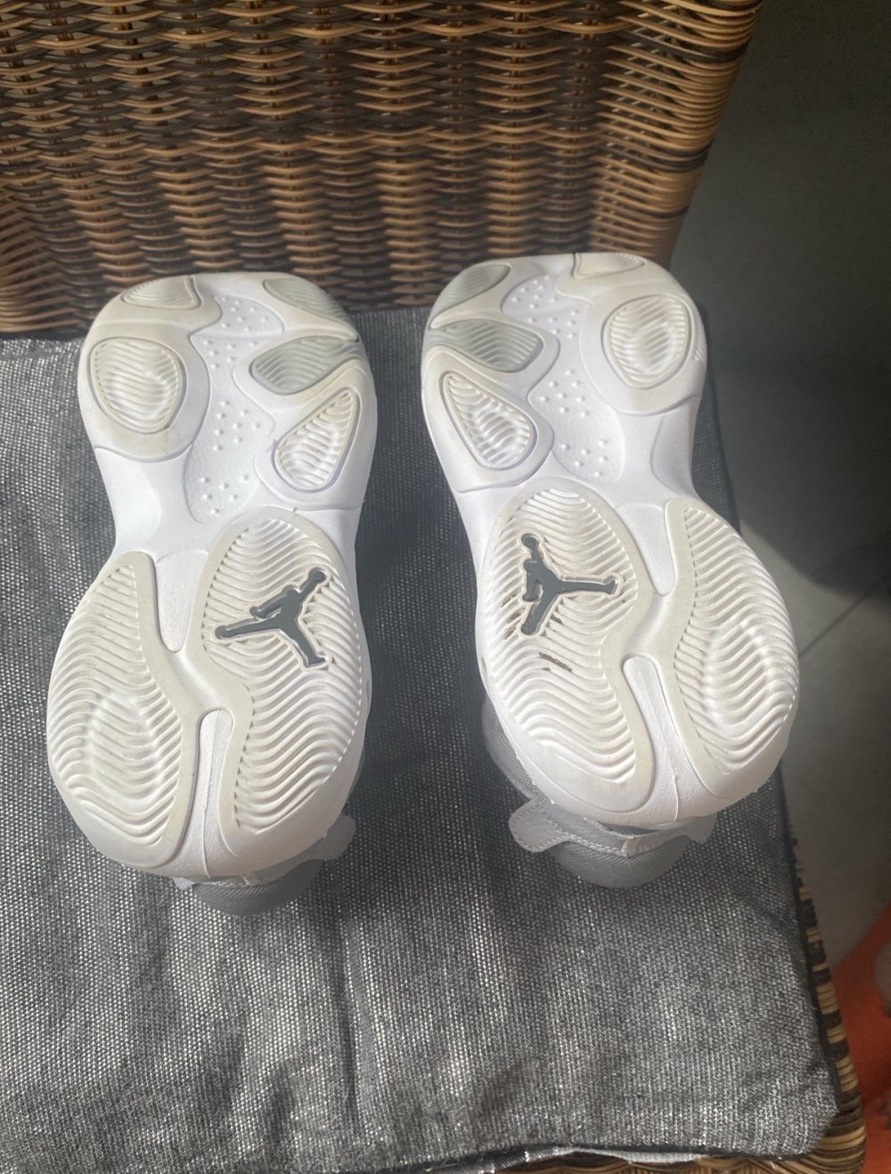 Jordan Aura 4 Größe 38