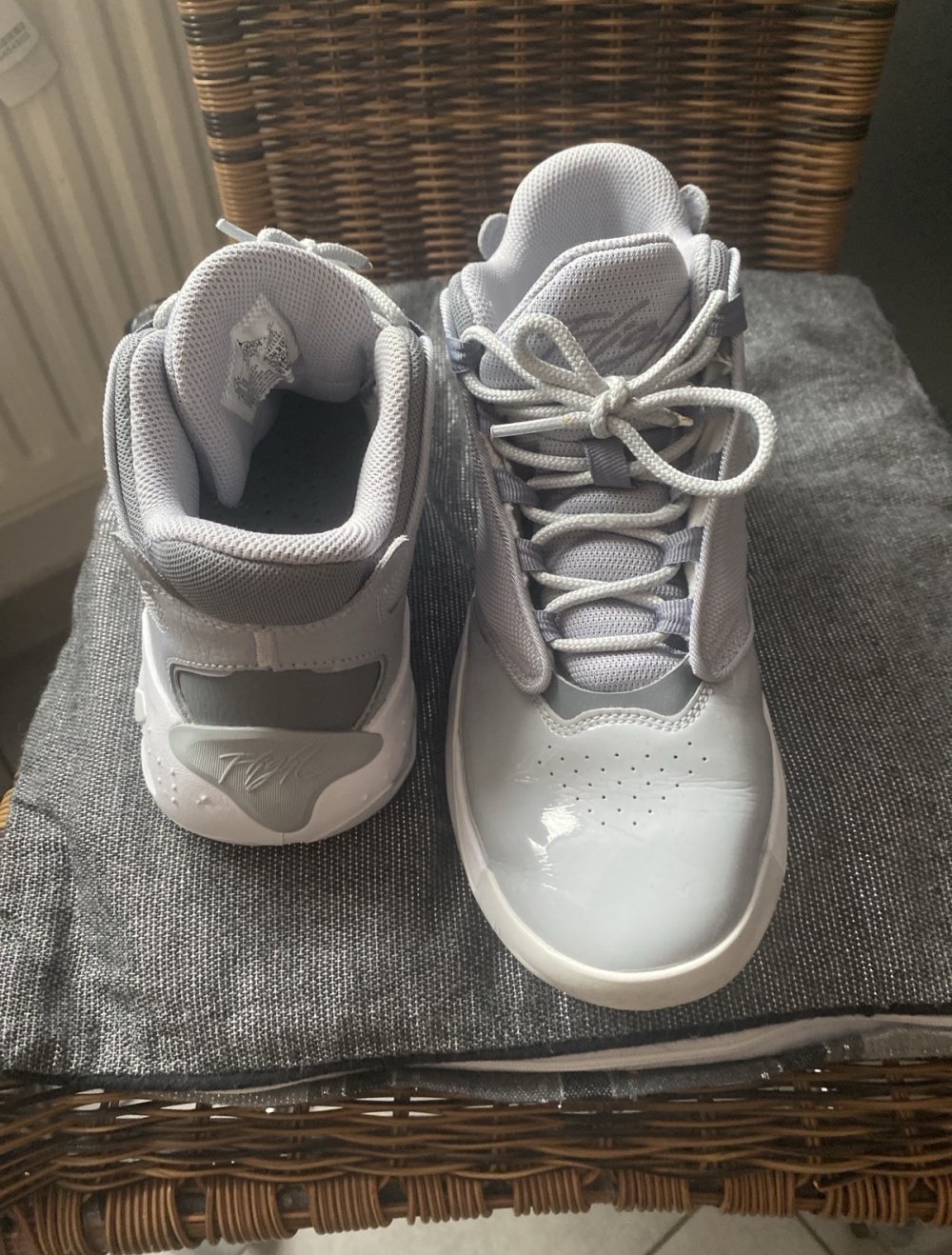 Jordan Aura 4 Größe 38