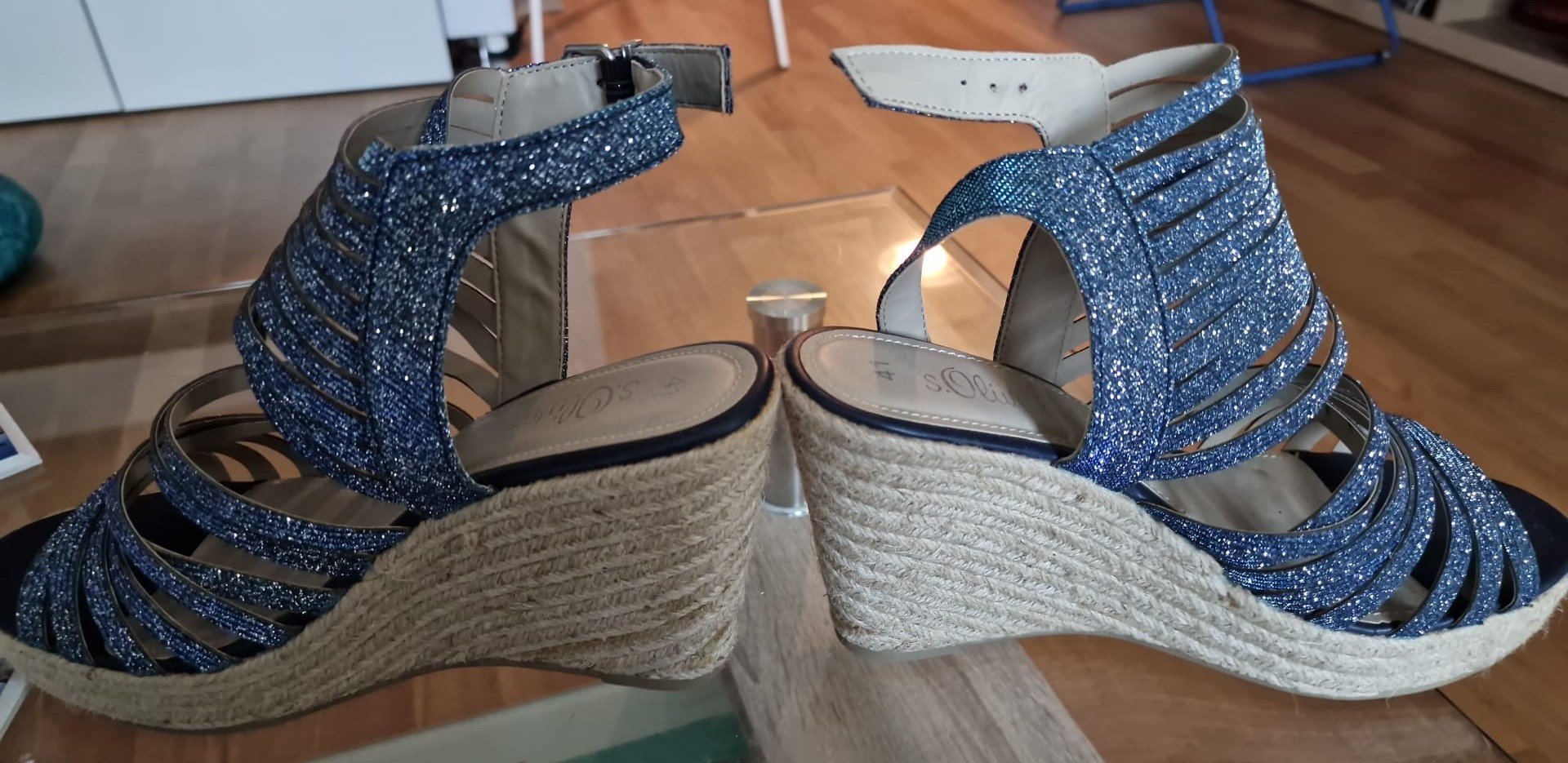 Sandalen in beige-blau