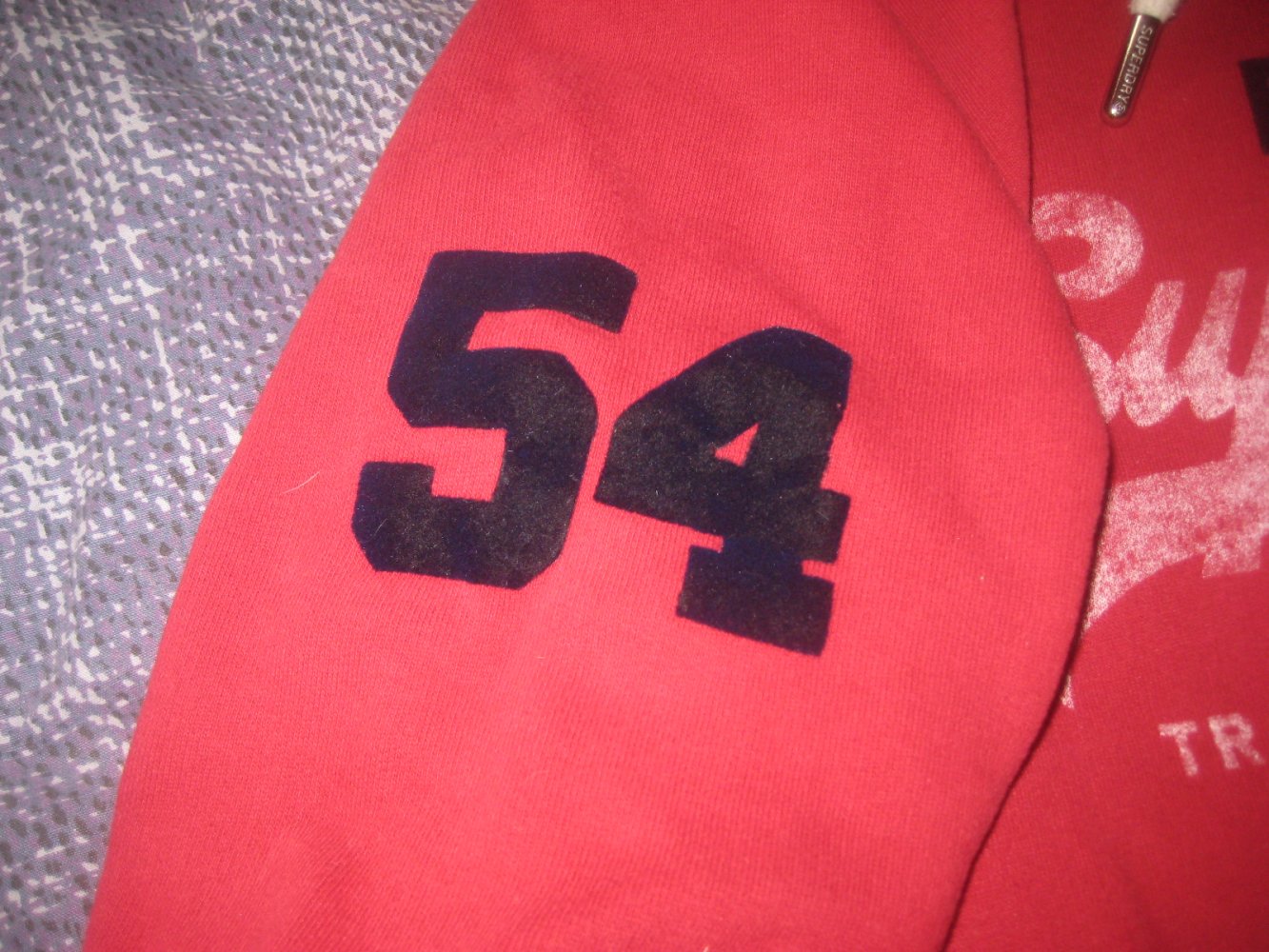 Kuscheliger Roter Hoodi, Superdry, Taschen, Aufdruck, Gr. 38