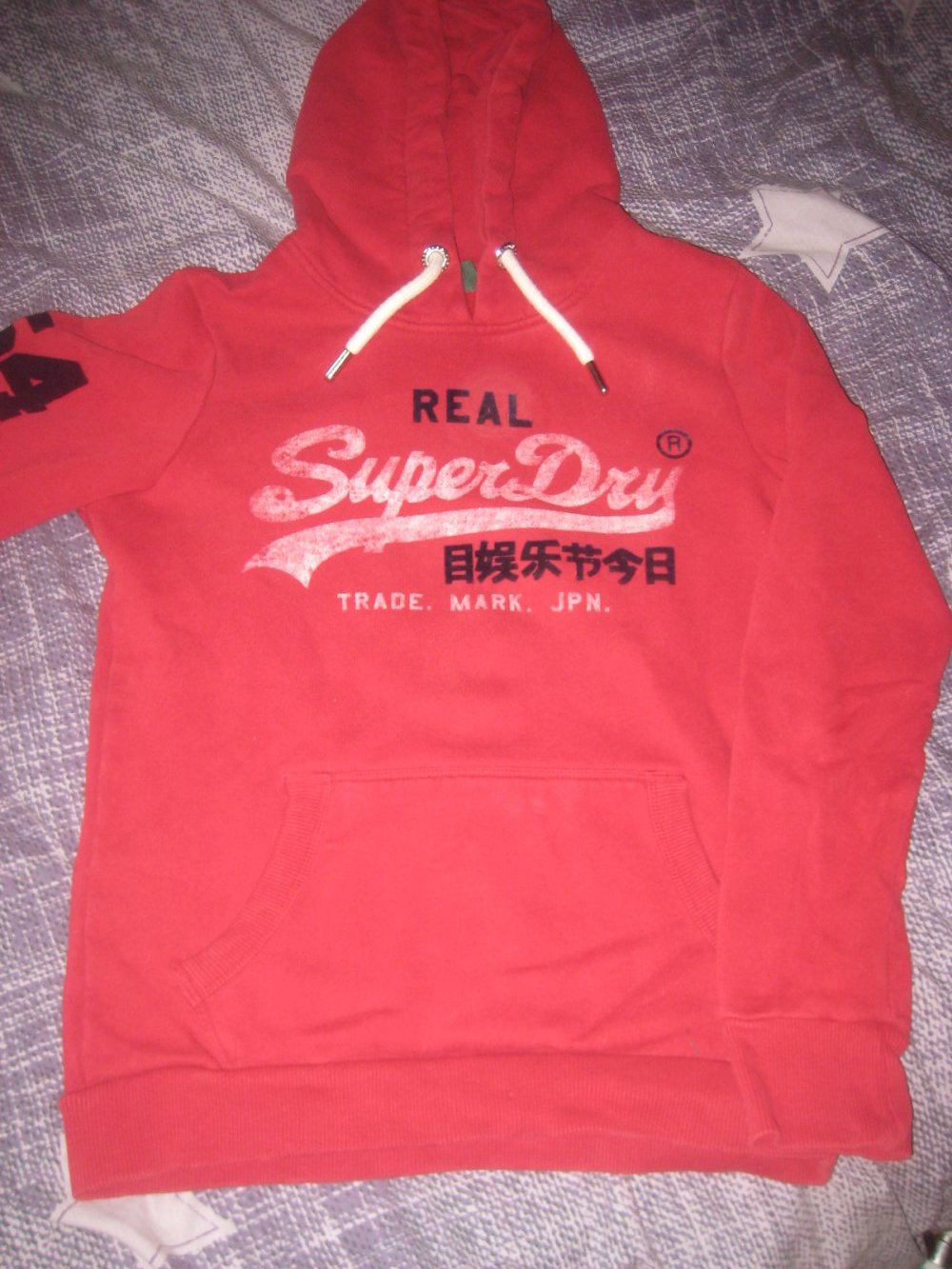 Kuscheliger Roter Hoodi, Superdry, Taschen, Aufdruck, Gr. 38