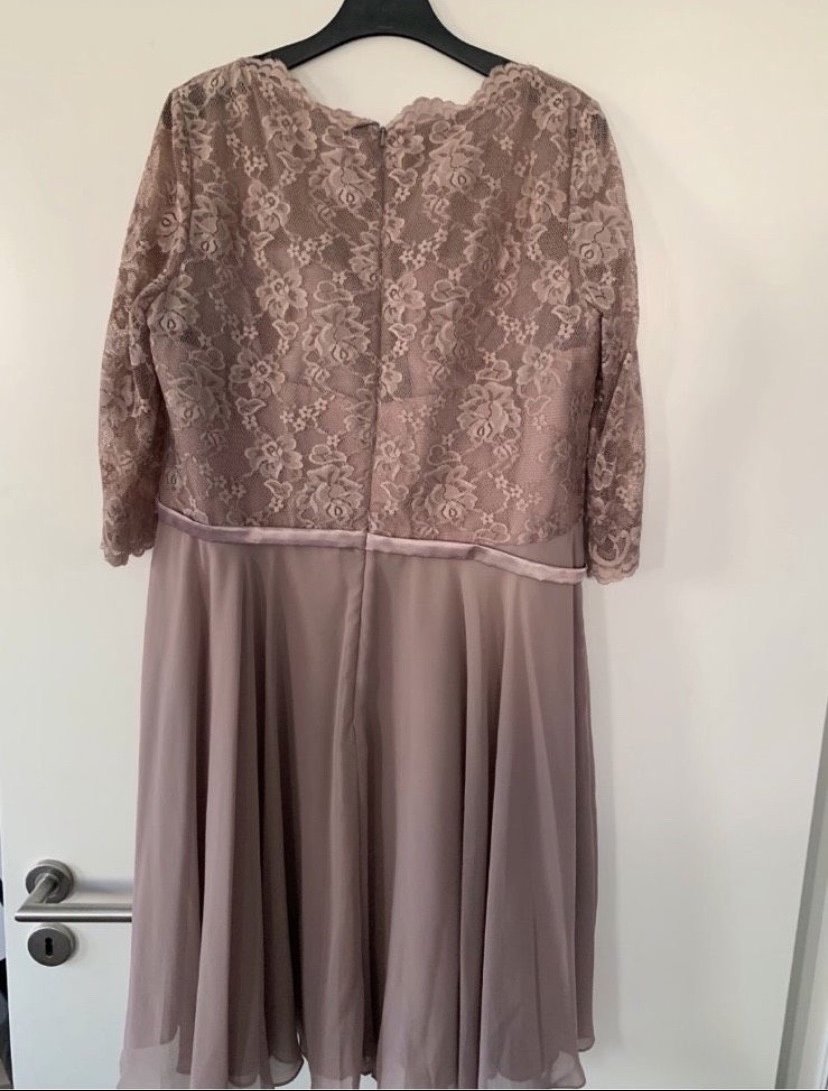 Cocktailkleid aus Spitze