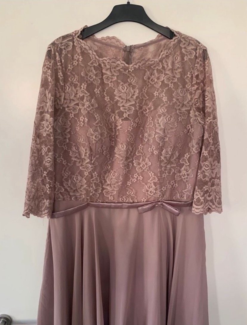 Cocktailkleid aus Spitze