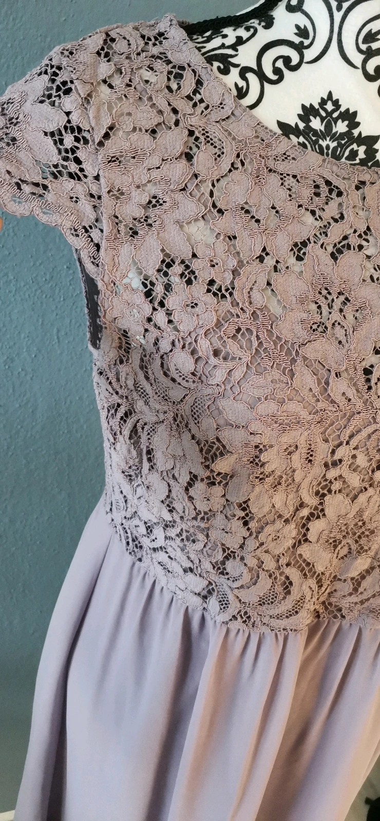 Schönes Kleid Esprit Flieder pastel Gr. 40 schick spitze blumen locker fließend