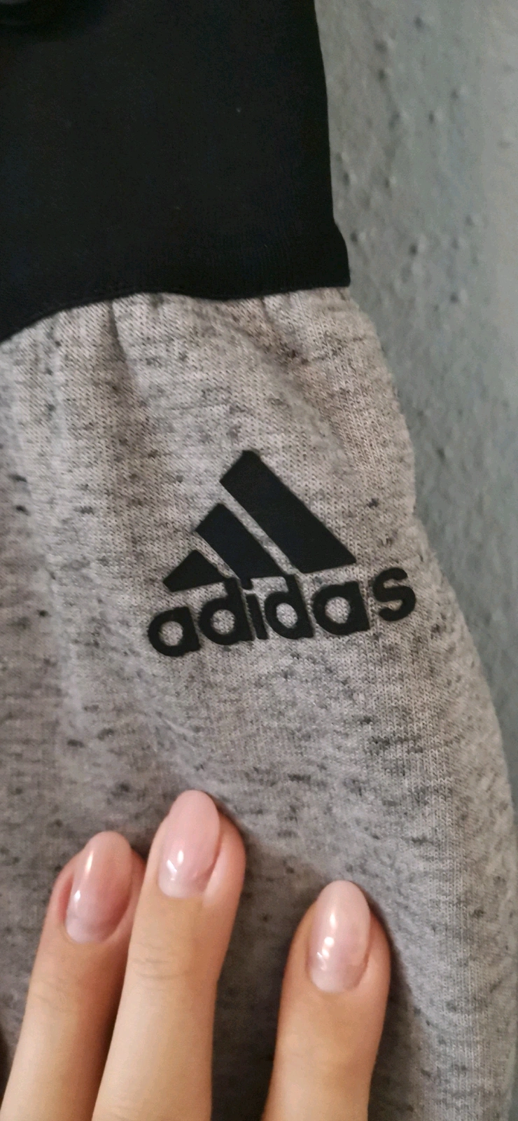 Adidas Hose gr. 42-44 grau schwarz mit Gummibund