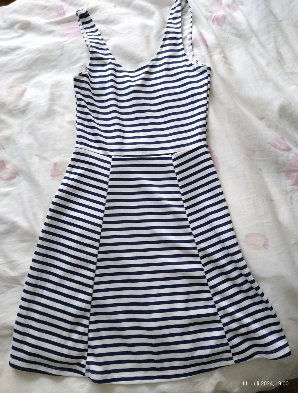 gestreiftes Sommerkleid