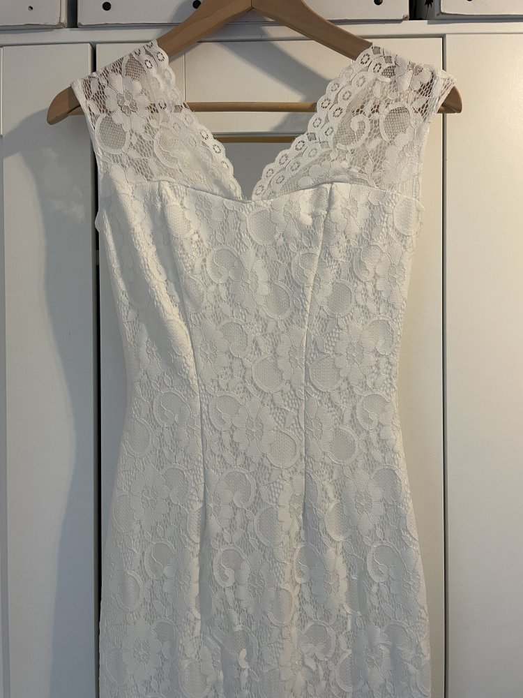 Schönes langes Kleid