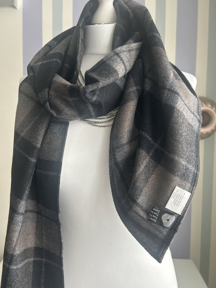 Warmer Kuschelschal NEU aus Schurwolle 