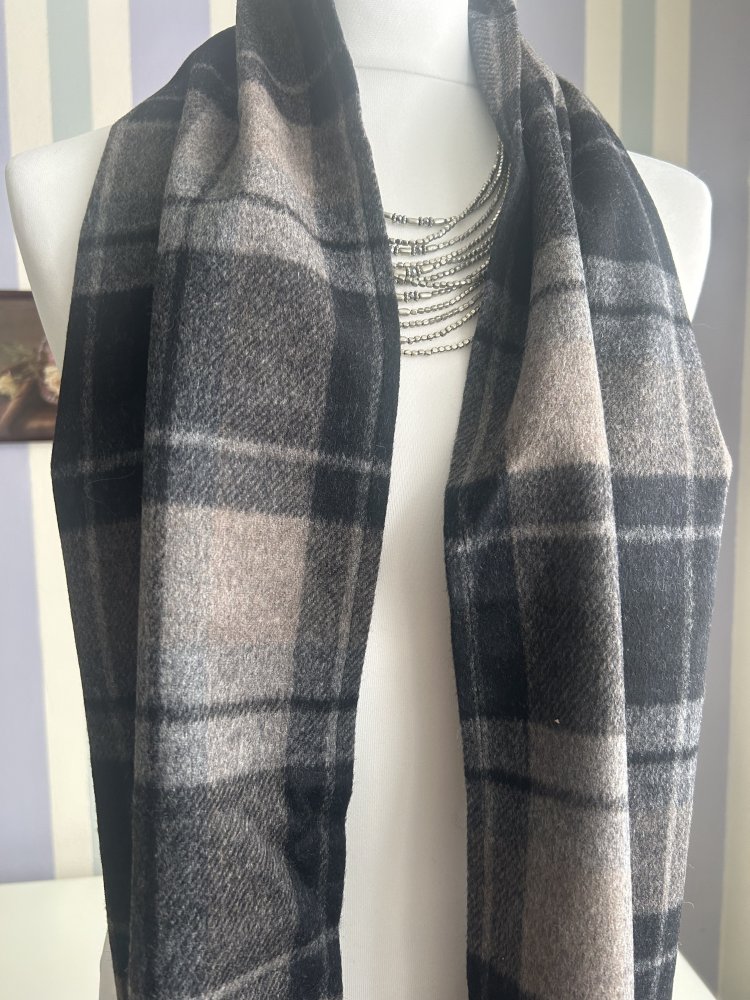 Warmer Kuschelschal NEU aus Schurwolle 