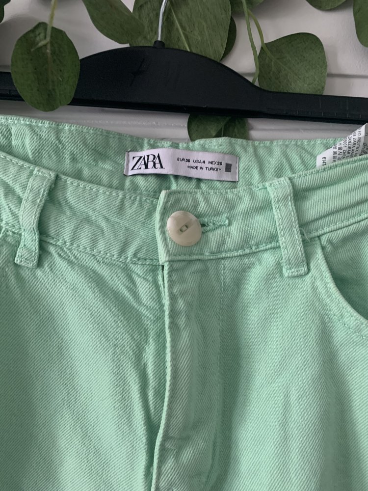 (36): Zara High Waist Jeans grün