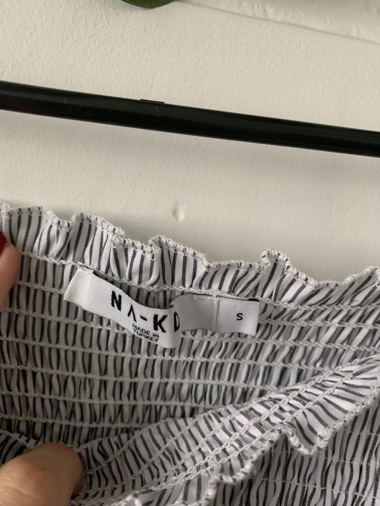 (S): NA-KD gestreifte Bluse 