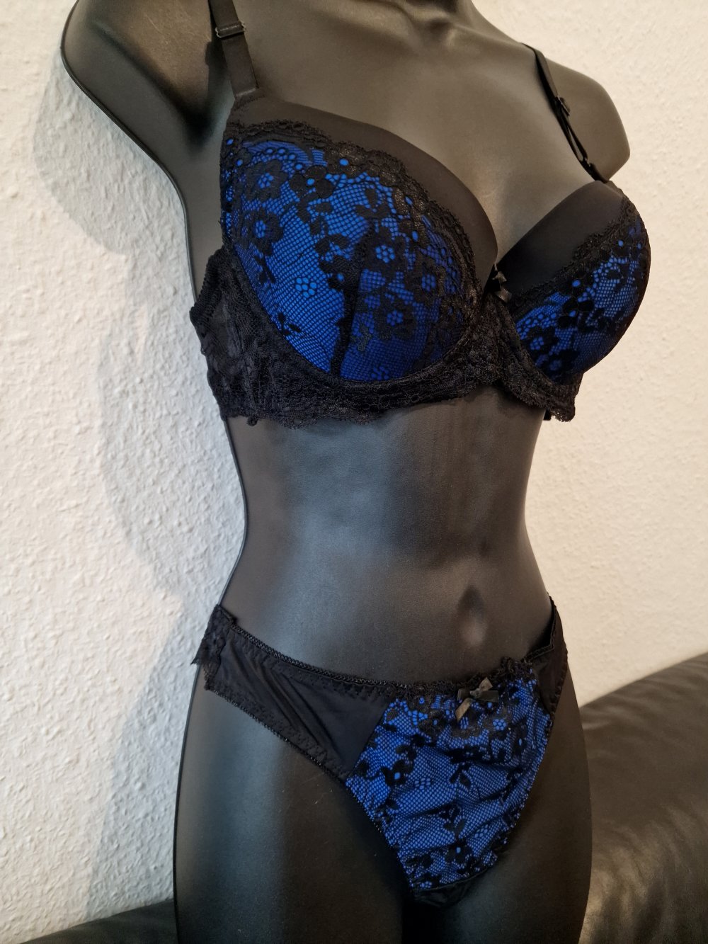 Kontrast-Spitzen-BH und Höschen, in blau 80B