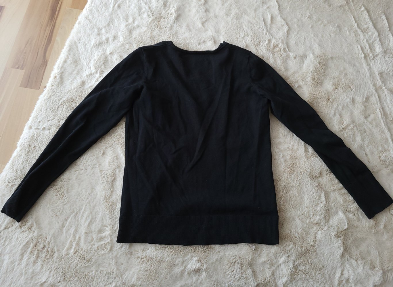 Schwarzes Langarmshirt Dünner Pullover V-Ausschnitt s.Oliver