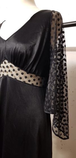 Kleid mit Mesh und Satin, Gr. M/L