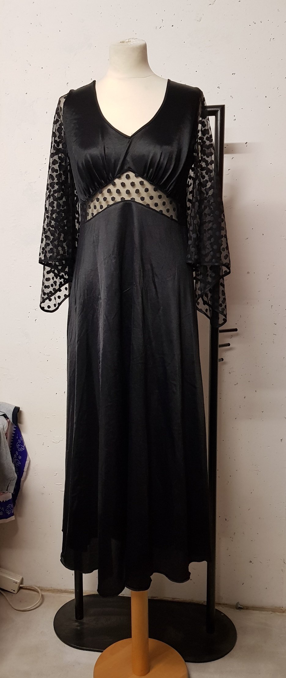 Kleid mit Mesh und Satin, Gr. M/L