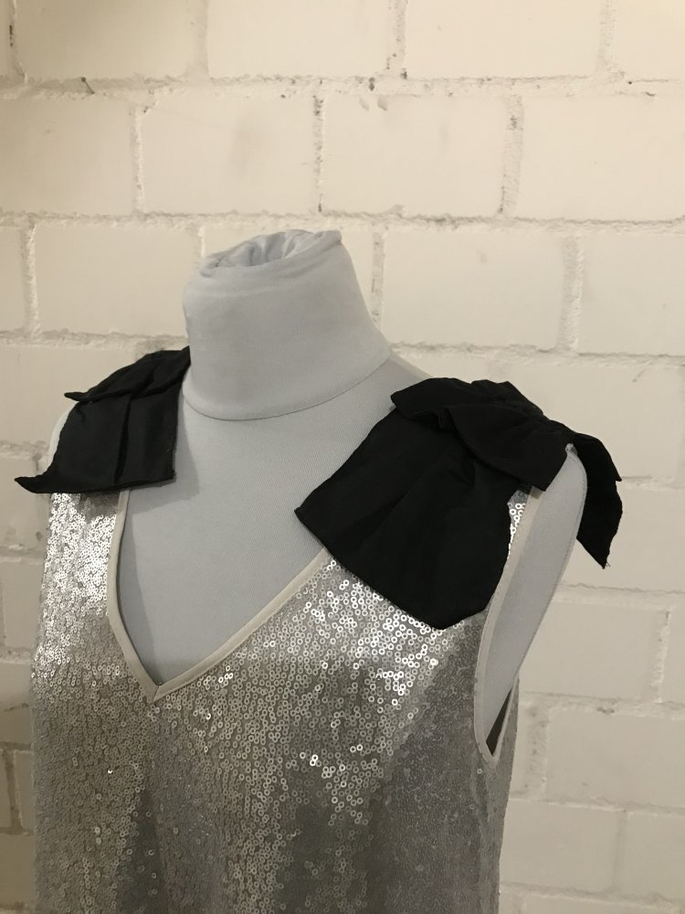 Silbernes Pailiettenkleid