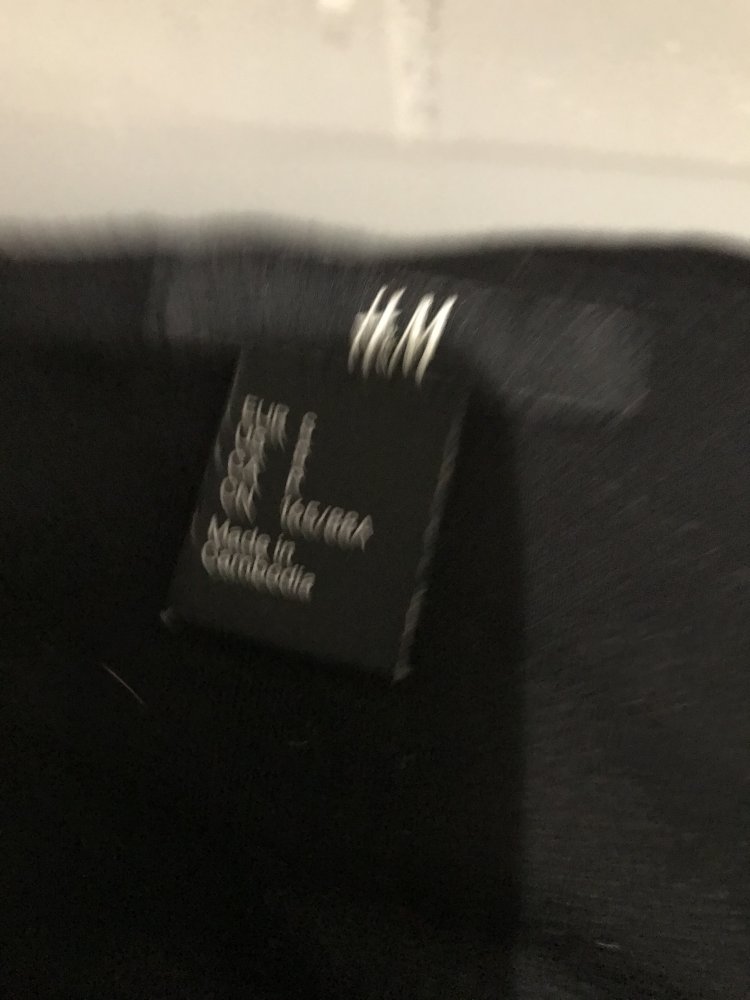 Schwarzes Kleid dickerer Stoff