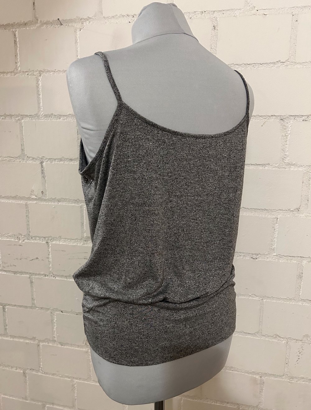 Trägertop mit Silberelementen