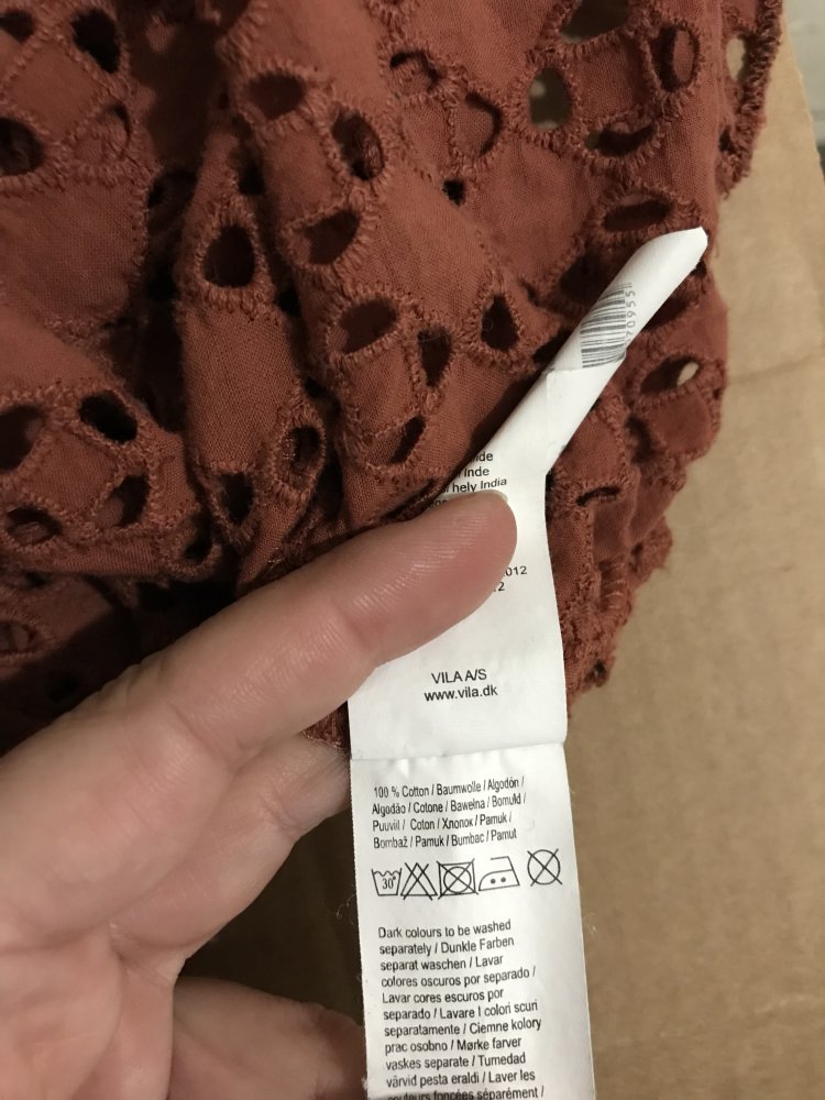 Oberteil mit Lochmuster