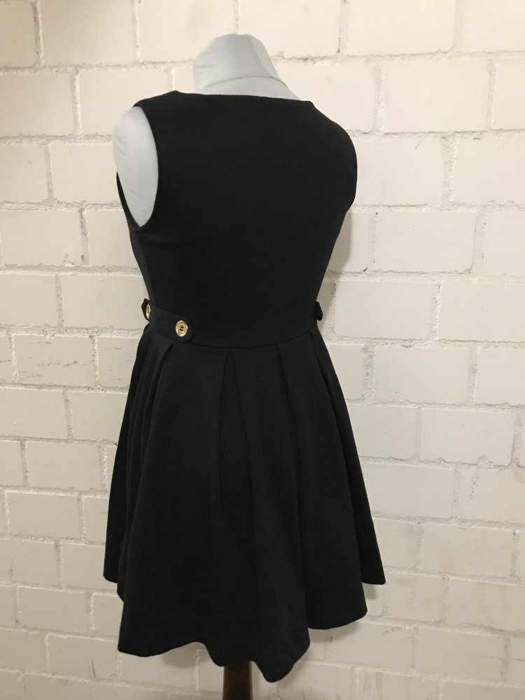 Schwarzes Kleid dickerer Stoff