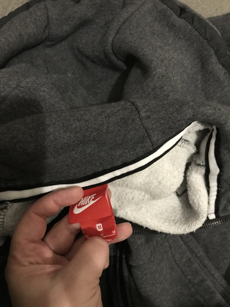 Graue Sweatshirtjacke