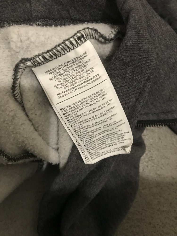 Graue Sweatshirtjacke