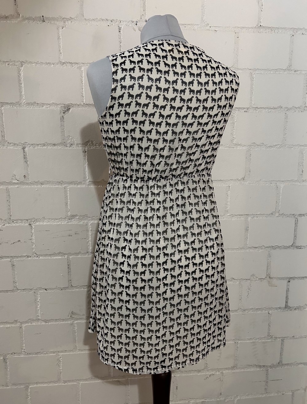 Kleid mit Pferdemotiv