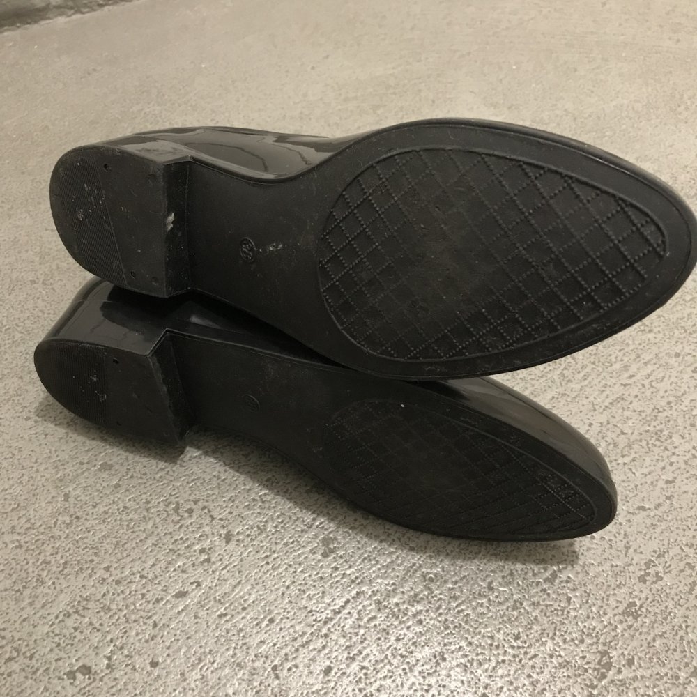 Schwarze Gummistiefeletten