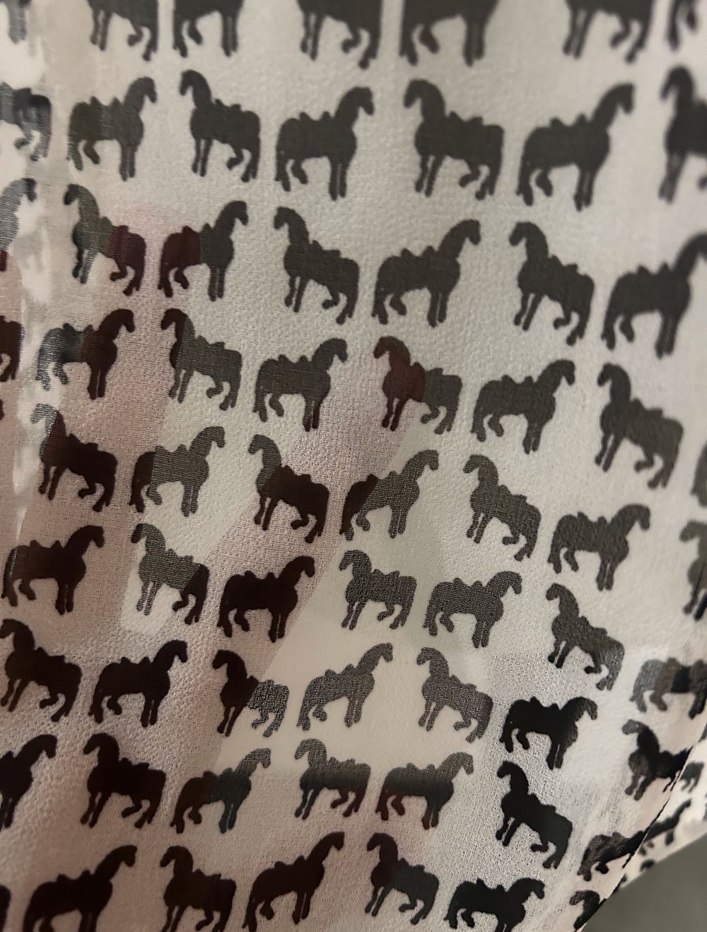 Kleid mit Pferdemotiv